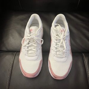 Nike women’s Airmax SC size 9 white and pink